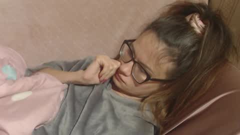 say meow and send tip  online show from 12-20-25, 01:29