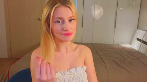 Im your dream online show from 10-27-25, 06:39