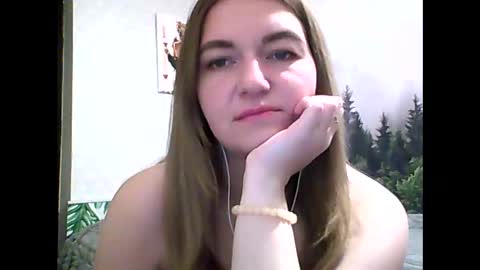 Snapshot of candyolime chatting on 03-08-25, 10:02 Daisy online show from 03-08-25, 10:02