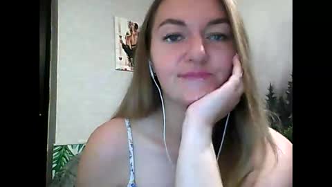 Snapshot of candyolime chatting on 09-10-25, 08:42 Daisy online show from 09-10-25, 08:42