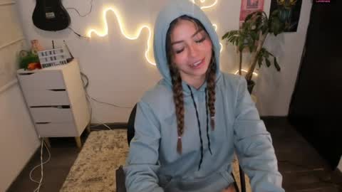 Camilla online show from 04-25-26, 12:57