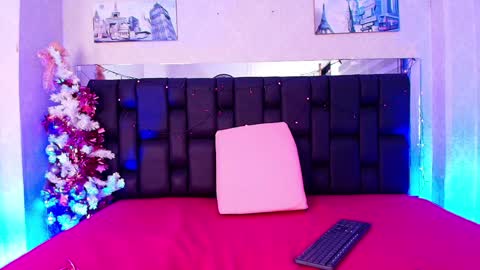 Aura  online show from 01-21-25, 11:56