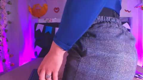 Aura  online show from 09-24-25, 11:57