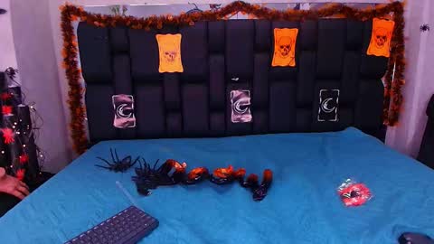 Aura  online show from 10-14-25, 11:55