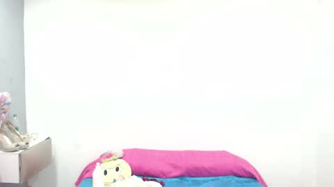 Snapshot of canella_hotx chatting on 12-21-24, 05:40 Canela online show from 12-21-24, 05:40