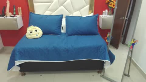 Canela online show from 09-10-25, 03:34