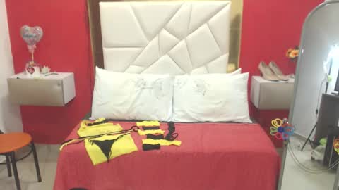 Canela online show from 10-27-25, 07:29