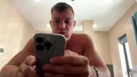 Snapshot of capt_oliver chatting on 09-12-25, 05:29 follow my twitter  online show from 09-12-25, 05:29