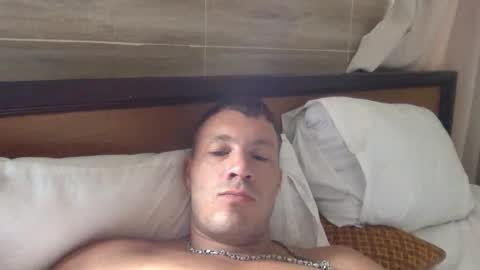 Snapshot of capt_oliver chatting on 10-29-25, 04:15 follow my twitter  online show from 10-29-25, 04:15