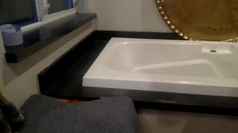 Snapshot of captiandrain chatting on 02-19-25, 01:40 Jay online show from 02-19-25, 01:40