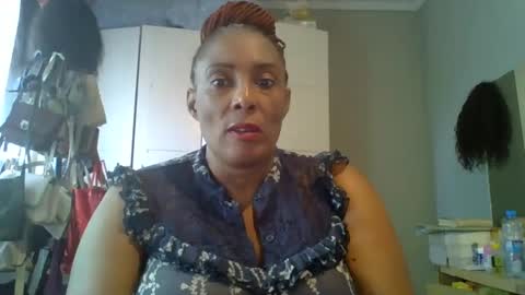 Snapshot of caramelchoc81 chatting on 02-14-25, 12:14 candylious81 online show from 02-14-25, 12:14
