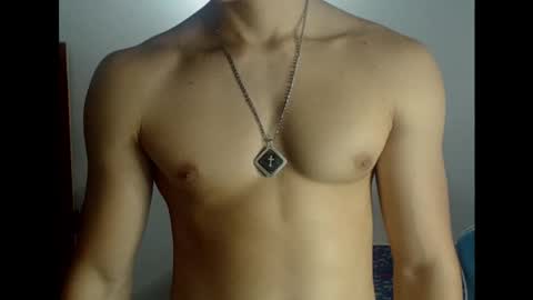 carapalida9008 online show from 10-17-25, 02:19