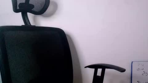 Snapshot of cardiboy chatting on 10-03-25, 12:07 Caroline muscular crossdresser mistress online show from 10-03-25, 12:07