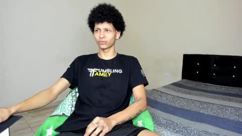 Snapshot of cardrey05 chatting on 01-11-25, 01:11 Carlos and Cristian online show from 01-11-25, 01:11