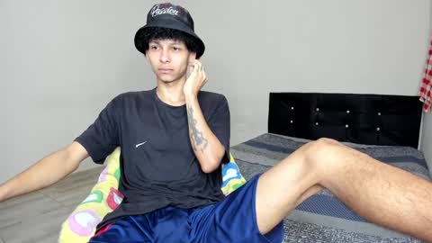 Snapshot of cardrey05 chatting on 01-21-25, 02:54 Carlos and Cristian online show from 01-21-25, 02:54