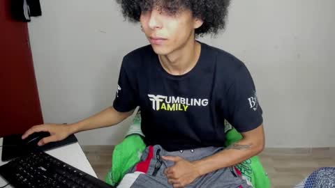 Snapshot of cardrey05 chatting on 11-16-25, 05:13 Carlos and Cristian online show from 11-16-25, 05:13