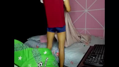 Snapshot of cardrey05 chatting on 11-18-25, 04:39 Carlos and Cristian online show from 11-18-25, 04:39