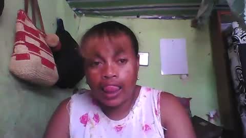 Snapshot of carinesexy69 chatting on 12-13-24, 10:19 carinesexy69 online show from 12-13-24, 10:19