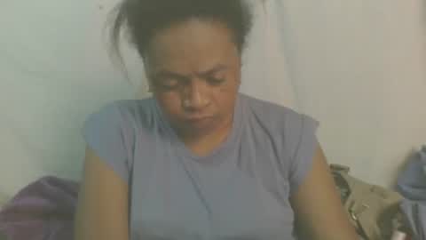 Snapshot of carinesexy69 chatting on 10-14-25, 06:25 carinesexy69 online show from 10-14-25, 06:25