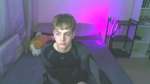 Snapshot of carl_kvirrr chatting on 12-17-24, 01:16 Carl online show from 12-17-24, 01:16