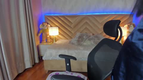 Carla Santini online show from 12-28-24, 10:02