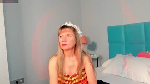 Carla Vogue online show from 11-09-25, 03:38