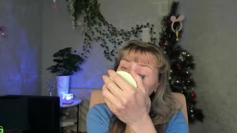 Carla Vogue online show from 12-14-25, 02:50