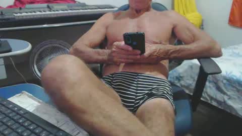 Snapshot of carlos2557 chatting on 12-02-24, 01:47 carlos online show from 12-02-24, 01:47