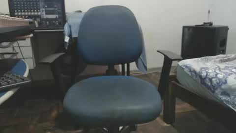 Snapshot of carlos2557 chatting on 02-15-26, 09:22 carlos online show from 02-15-26, 09:22