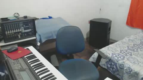 Snapshot of carlos2557 chatting on 02-17-26, 04:42 carlos online show from 02-17-26, 04:42