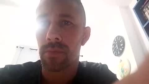 carloscadiz11 online show from 12-15-25, 04:44