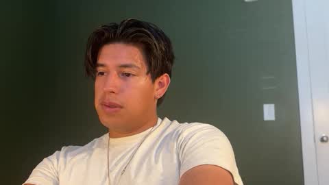 Snapshot of carlosjosecb1 chatting on 10-21-25, 03:46 carlos online show from 10-21-25, 03:46
