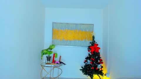 Snapshot of carlota_peach chatting on 12-27-24, 07:24 Andrea online show from 12-27-24, 07:24