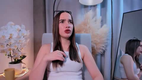 Leila online show from 11-20-25, 04:29