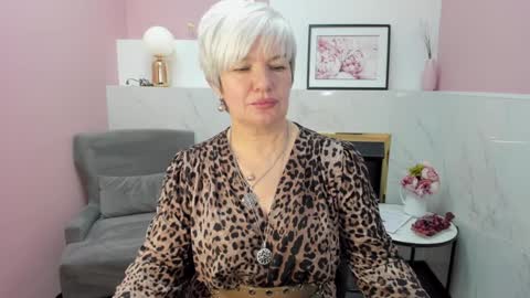 Snapshot of carmensoft chatting on 12-15-24, 09:20 Carmen online show from 12-15-24, 09:20