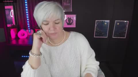 Snapshot of carmensoft chatting on 10-28-25, 09:06 Carmen online show from 10-28-25, 09:06