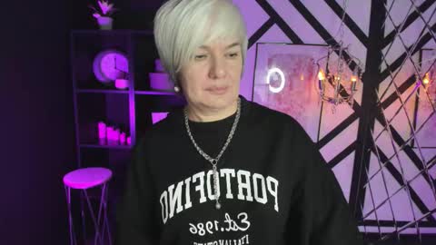 Snapshot of carmensoft chatting on 11-10-25, 08:52 Carmen online show from 11-10-25, 08:52