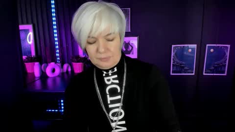 Snapshot of carmensoft chatting on 11-25-25, 08:53 Carmen online show from 11-25-25, 08:53