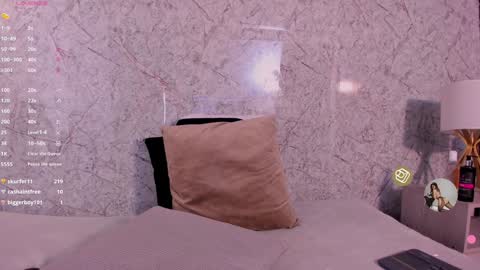 Snapshot of caro_martinezz chatting on 01-14-25, 07:59 online show from 01-14-25, 07:59