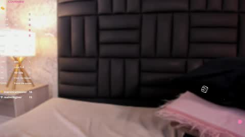 Snapshot of caro_martinezz chatting on 01-31-25, 08:11 online show from 01-31-25, 08:11