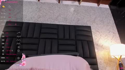 Snapshot of caro_martinezz chatting on 02-19-25, 07:50 online show from 02-19-25, 07:50