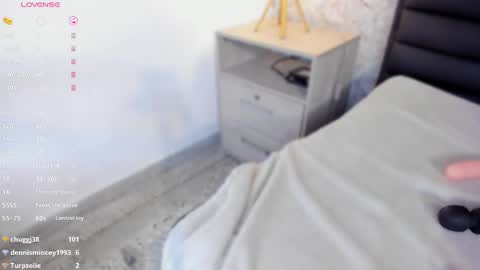 Snapshot of caro_martinezz chatting on 03-01-25, 07:41 online show from 03-01-25, 07:41