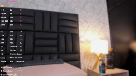 Snapshot of caro_martinezz chatting on 03-06-25, 08:08 online show from 03-06-25, 08:08