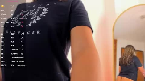 Snapshot of caro_martinezz chatting on 11-07-25, 05:51 online show from 11-07-25, 05:51