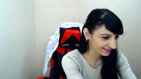 Snapshot of carol_mathevs chatting on 11-05-25, 08:25 Carol Mathevs online show from 11-05-25, 08:25