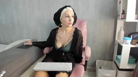 carol_may_ online show from 09-18-25, 05:53
