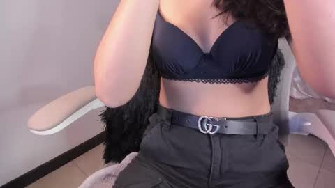 Caroline online show from 09-18-25, 03:47