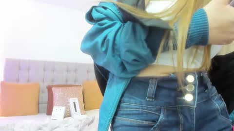 Snapshot of carolina_hernandez22 chatting on 10-02-25, 12:23 Carolina online show from 10-02-25, 12:23