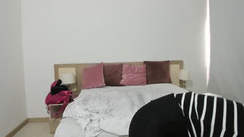 Snapshot of carolina_hernandez22 chatting on 10-16-25, 12:39 Carolina online show from 10-16-25, 12:39