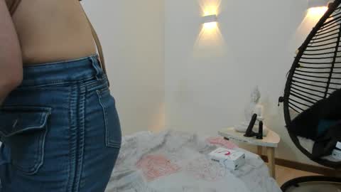 Snapshot of carolina_hernandez22 chatting on 11-09-25, 12:25 Carolina online show from 11-09-25, 12:25